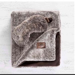 UGG travel set